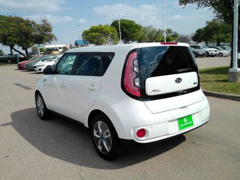 Used 2019 Kia Soul EV + w/ Sun & Fun Package image 13