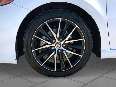 Used 2022 Toyota Camry SE FWD image 11