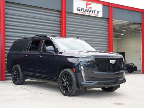 Used 2023 Cadillac Escalade ESV Sport Platinum w/ LPO, ONYX Package RWD image 6