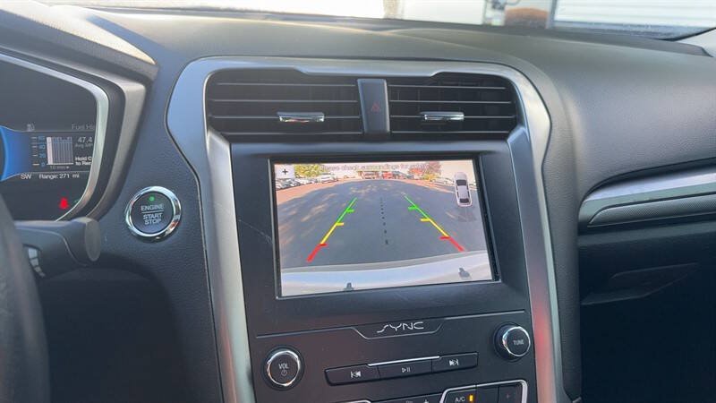 Used 2019 Ford Fusion SE FWD image 21