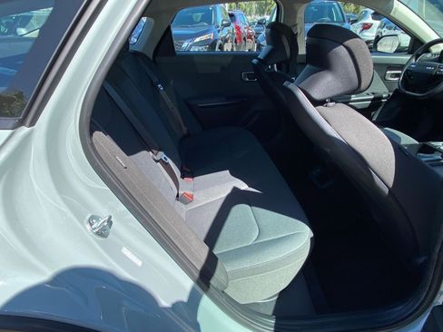 Used 2025 Kia K4 LXS image 38