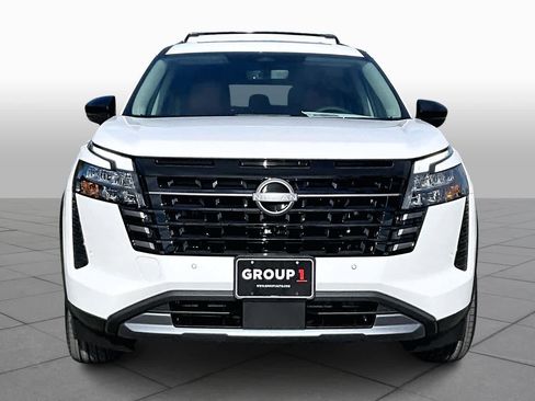 New 2026 Nissan Pathfinder Platinum image 3