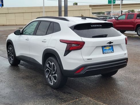 New 2026 Chevrolet Trax RS w/ Driver Confidence Package FWD image 3