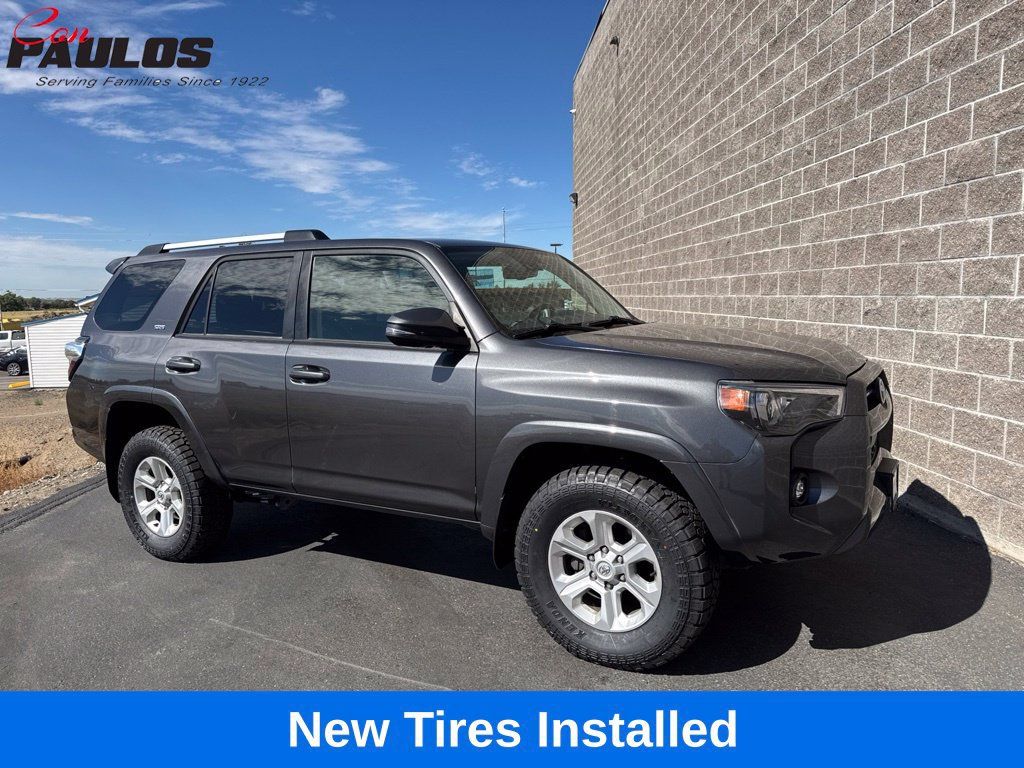 Used 2022 Toyota 4Runner SR5 Premium w/ Moonroof Package AWD/4WD image 1