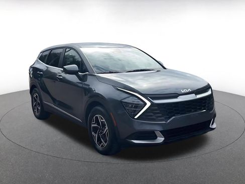 Used 2025 Kia Sportage LX image 2