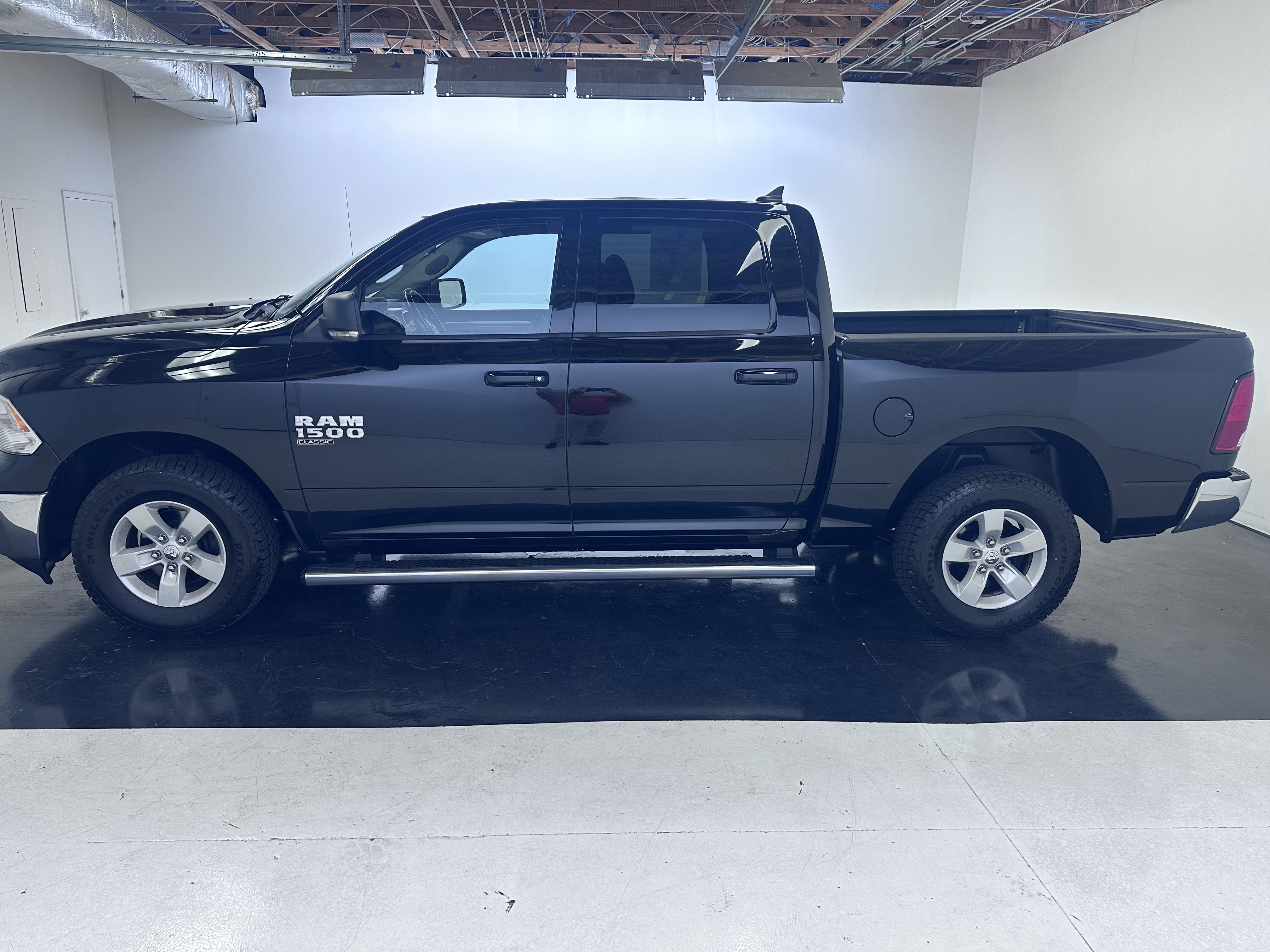 Used 2019 RAM 1500 Classic SLT w/ Luxury Group AWD/4WD image 10