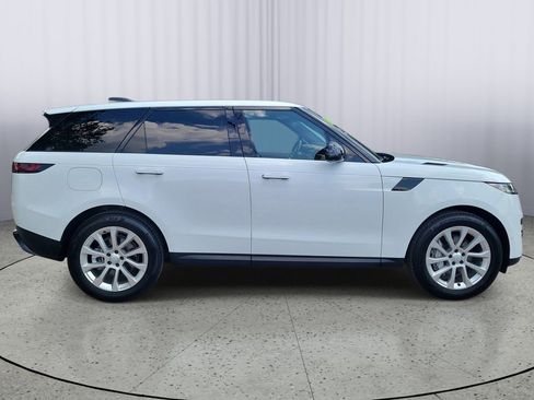 Used 2025 Land Rover Range Rover Sport SE AWD/4WD image 3