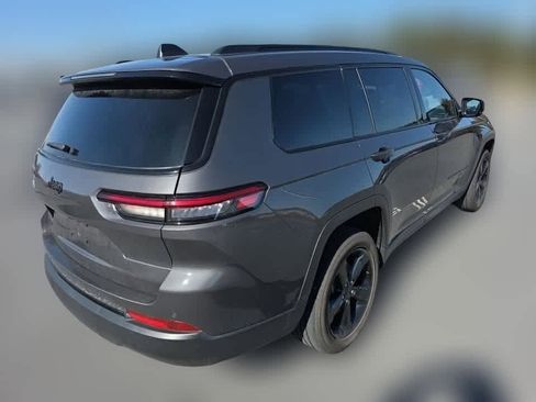 Used 2023 Jeep Grand Cherokee L Laredo image 3