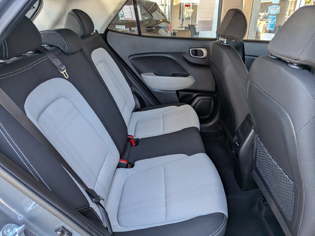 Used 2025 Hyundai Venue SEL FWD image 29