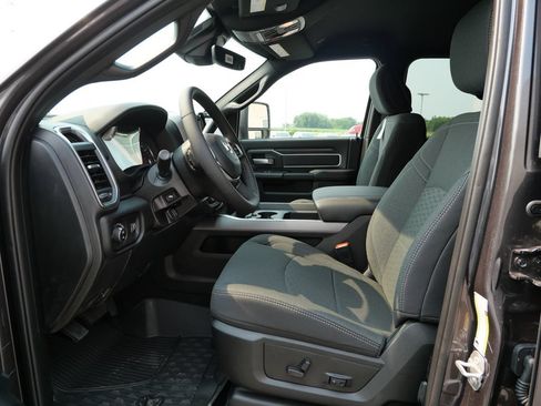 New 2026 RAM 2500 Big Horn AWD/4WD image 5