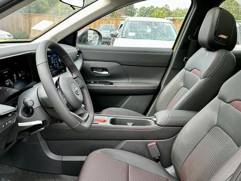 New 2026 Nissan Kicks SR AWD/4WD image 26