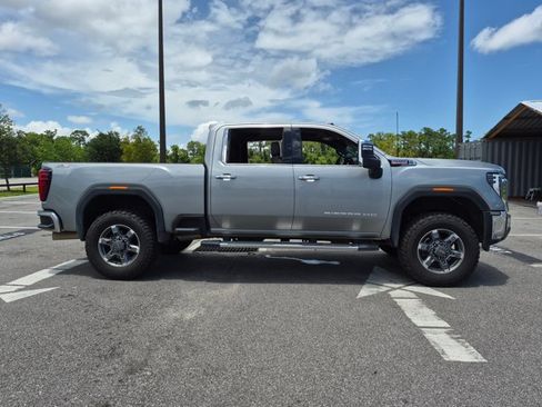 Used 2025 GMC Sierra 2500 SLT w/ SLT Premium Package AWD/4WD image 4