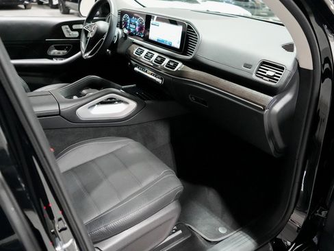 Used 2024 Mercedes-Benz GLS 450 4MATIC image 21