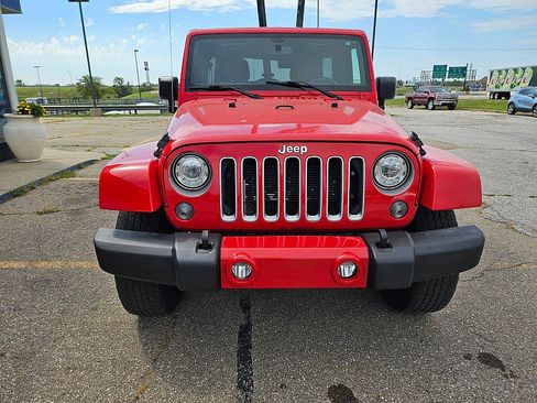 Used 2017 Jeep Wrangler Unlimited Sahara w/ Connectivity Group AWD/4WD image 6
