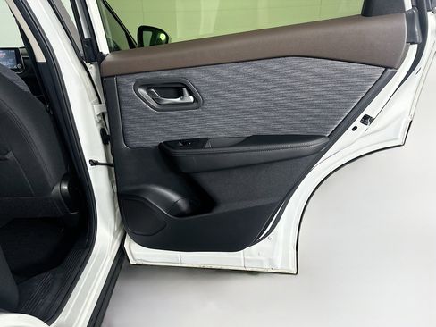 Used 2023 Nissan Rogue SV image 29