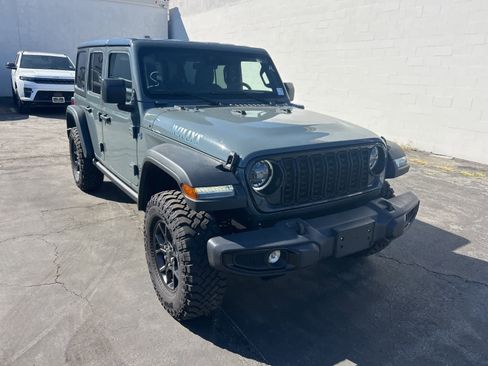 Used 2025 Jeep Wrangler Willys image 9