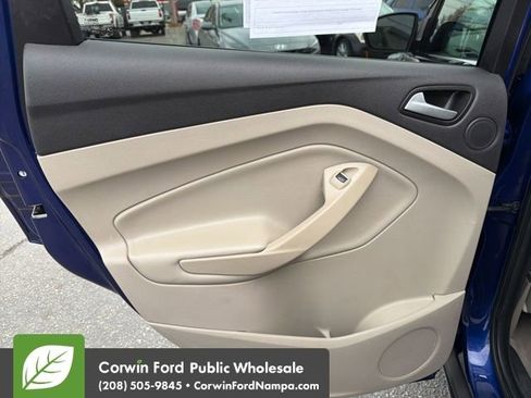 Used 2016 Ford Escape Titanium w/ Equipment Group 301A AWD/4WD image 28