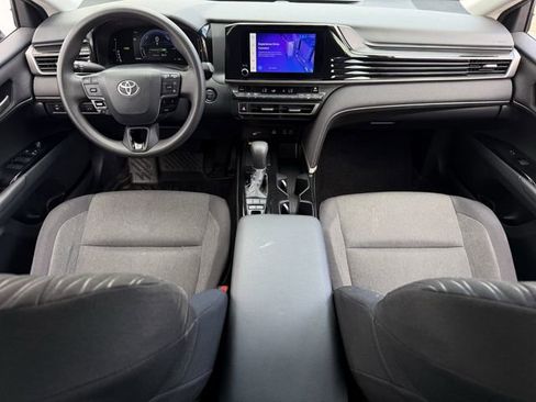 Used 2025 Toyota Camry LE image 11