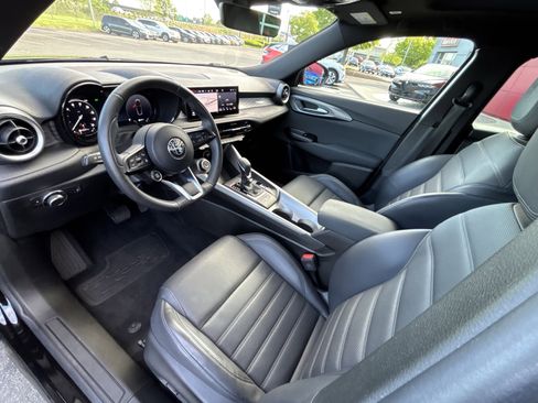Certified 2024 Alfa Romeo Tonale Ti w/ Premium Interior Package AWD/4WD image 18