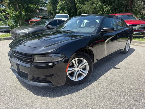 Used 2023 Dodge Charger SXT RWD image 2