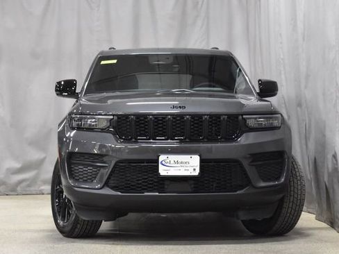 New 2025 Jeep Grand Cherokee Altitude image 5