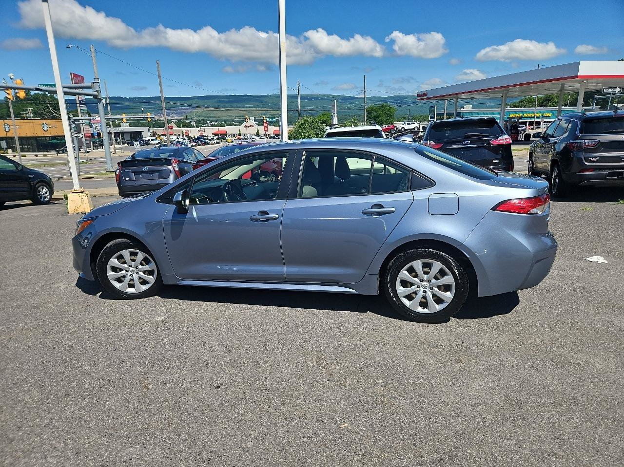 Used 2021 Toyota Corolla LE FWD image 6