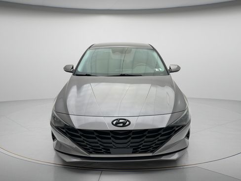 Used 2023 Hyundai Elantra SEL w/ Convenience Package FWD image 2