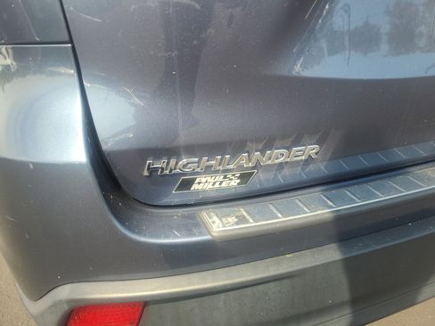 Used 2019 Toyota Highlander XLE AWD/4WD image 31