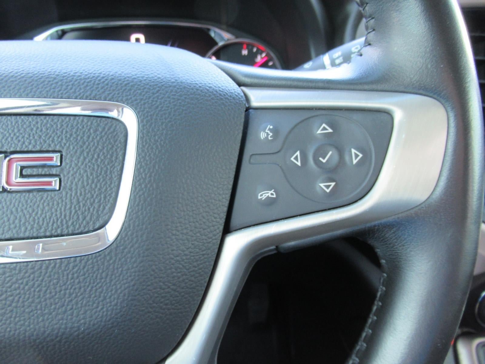 Used 2020 GMC Acadia Denali w/ Technology Package FWD image 26