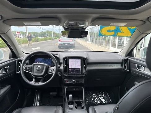 Certified 2025 Volvo XC40 B5 Core AWD/4WD image 18