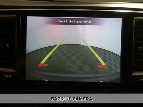 Used 2023 Chrysler Pacifica Touring-L FWD image 6