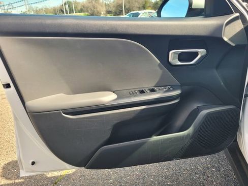 Used 2025 Kia K4 LXS image 16