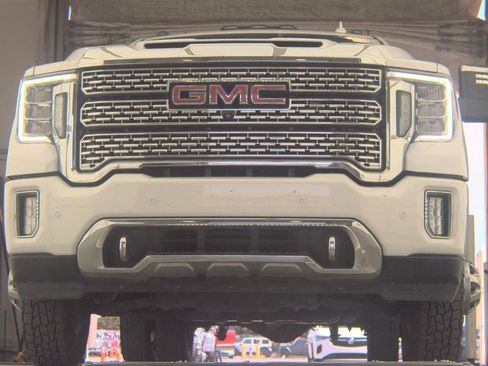 Used 2020 GMC Sierra 3500 Denali w/ Denali Ultimate Package AWD/4WD image 3