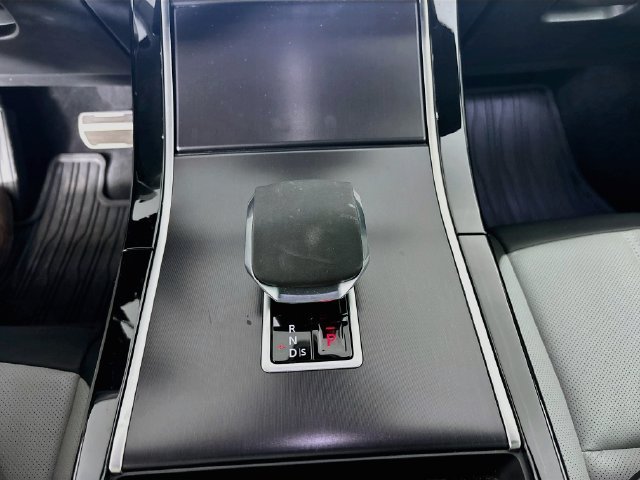 Used 2026 Land Rover Range Rover Evoque Dynamic SE AWD/4WD image 19