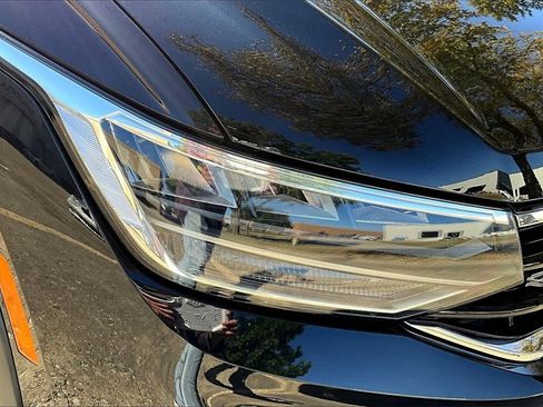 Used 2023 Volkswagen Tiguan SE R-Line image 32