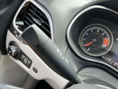 Used 2019 Jeep Cherokee Limited image 30