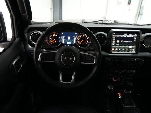 Used 2022 Jeep Wrangler Unlimited Sahara AWD/4WD image 26