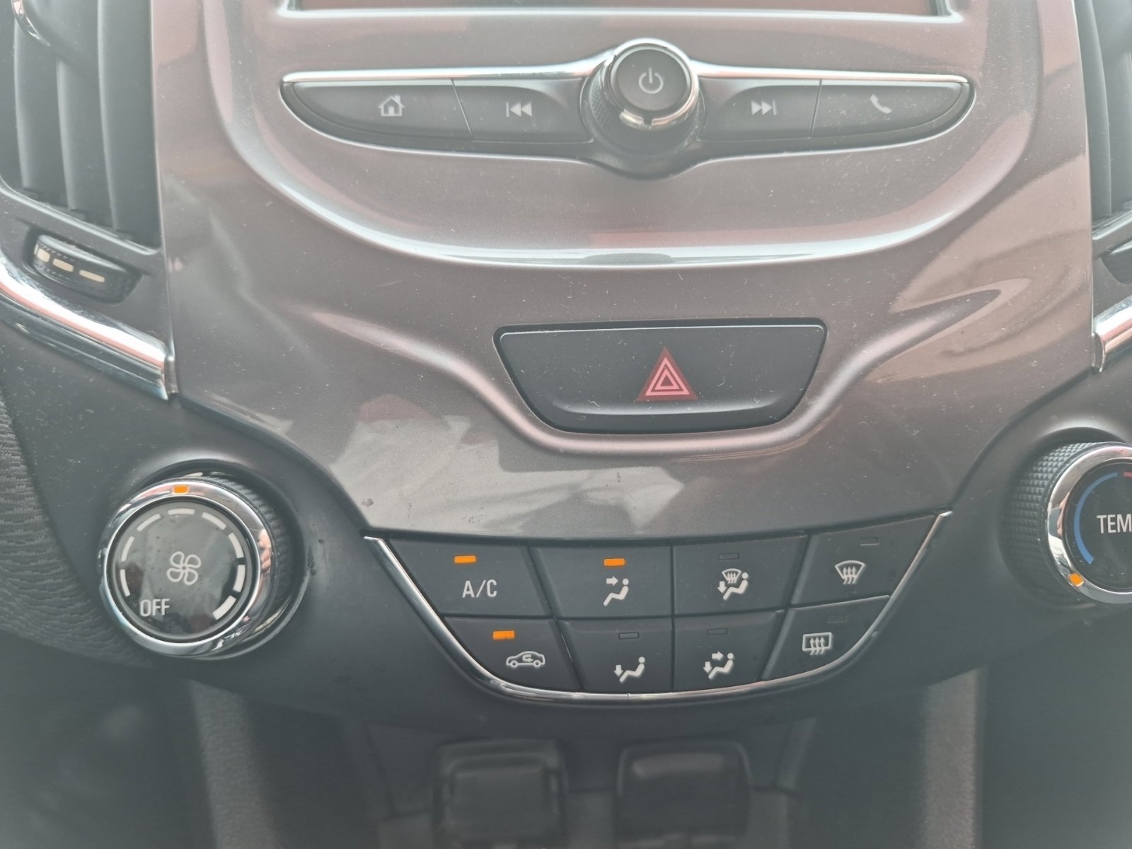 Used 2018 Chevrolet Cruze LT FWD image 14