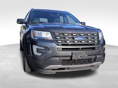 Used 2017 Ford Explorer Limited w/ Equipment Group 301A AWD/4WD image 9