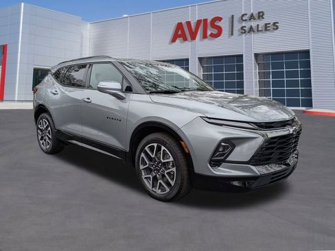 Used 2025 Chevrolet Blazer RS image 3