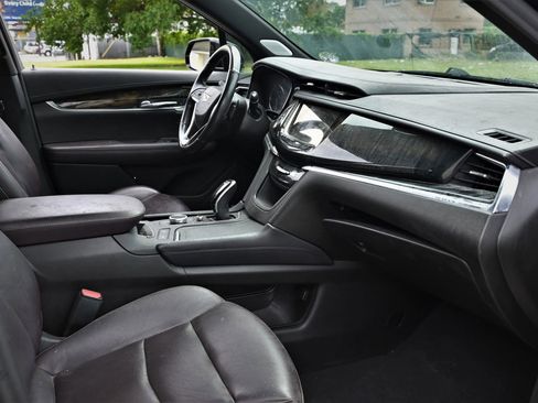 Used 2021 Cadillac XT6 Premium Luxury FWD image 11