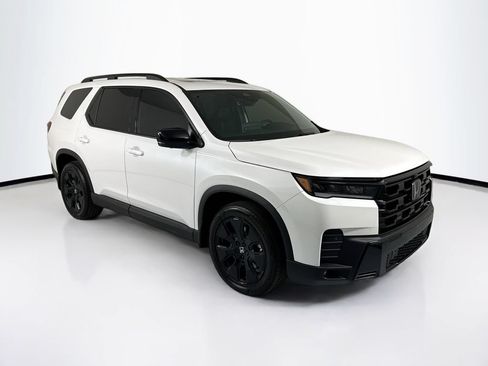 Used 2026 Honda Pilot Black Edition image 3