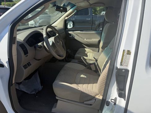 Used 2008 Nissan Frontier SE w/ SE Value Truck Pkg AWD/4WD image 11