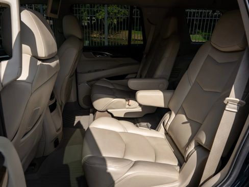 Used 2019 Cadillac Escalade Premium Luxury AWD/4WD image 14