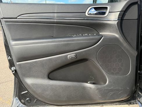 Used 2022 Jeep Grand Cherokee Limited image 15