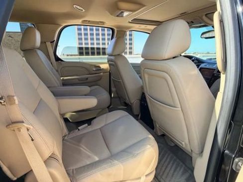 Used 2012 Cadillac Escalade Luxury image 20