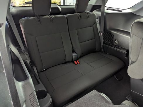 Used 2024 Ford Explorer XLT image 34