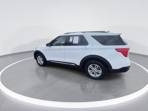 Used 2023 Ford Explorer XLT image 6