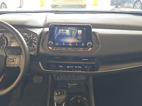 Used 2025 Nissan Rogue SV AWD/4WD image 8