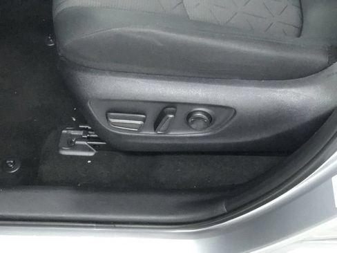 Used 2020 Toyota RAV4 XLE AWD/4WD image 12